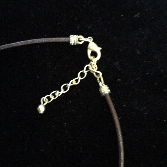 Pendant necklace with leather chain - Picture 3 of 3